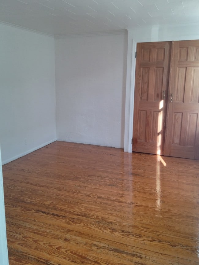 60 St Pauls Ave, Unit 3