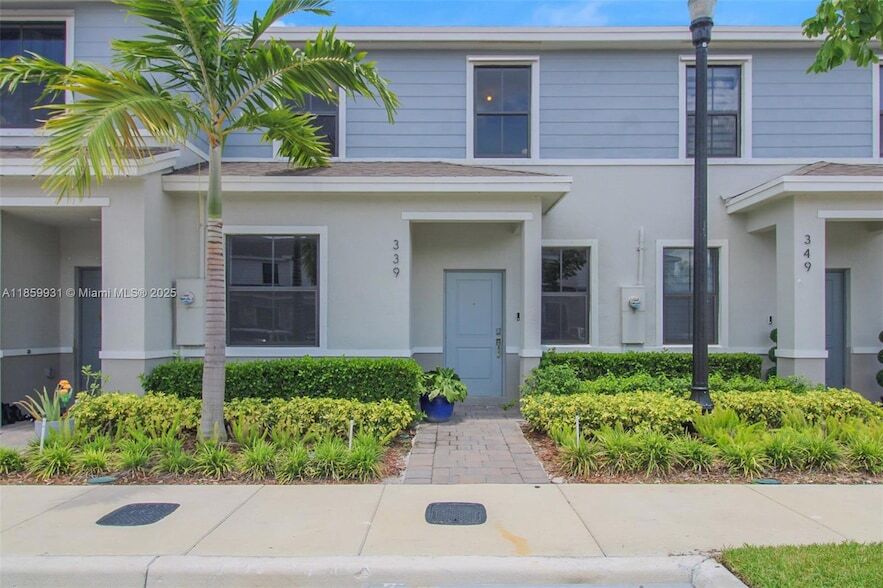 339 NE 12th St in Florida City, FL - Building Photo