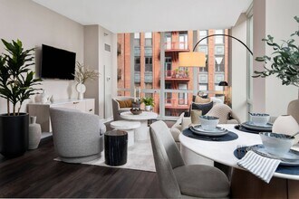 215 West Apartments in Chicago, IL - Building Photo - Building Photo