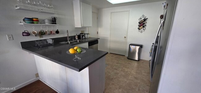 1792 E Avenida De Las Flores in Thousand Oaks, CA - Building Photo - Building Photo