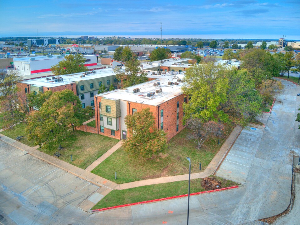 Huntley Ridge in Tulsa, OK - Foto de edificio