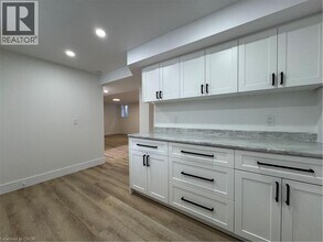 12 Arrowhead Pl in Kitchener, ON - Building Photo - Building Photo