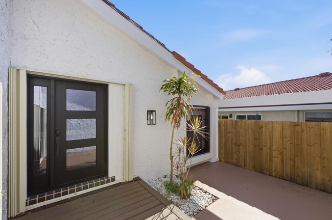 6488 Pond Apple Rd in Boca Raton, FL - Building Photo - Building Photo