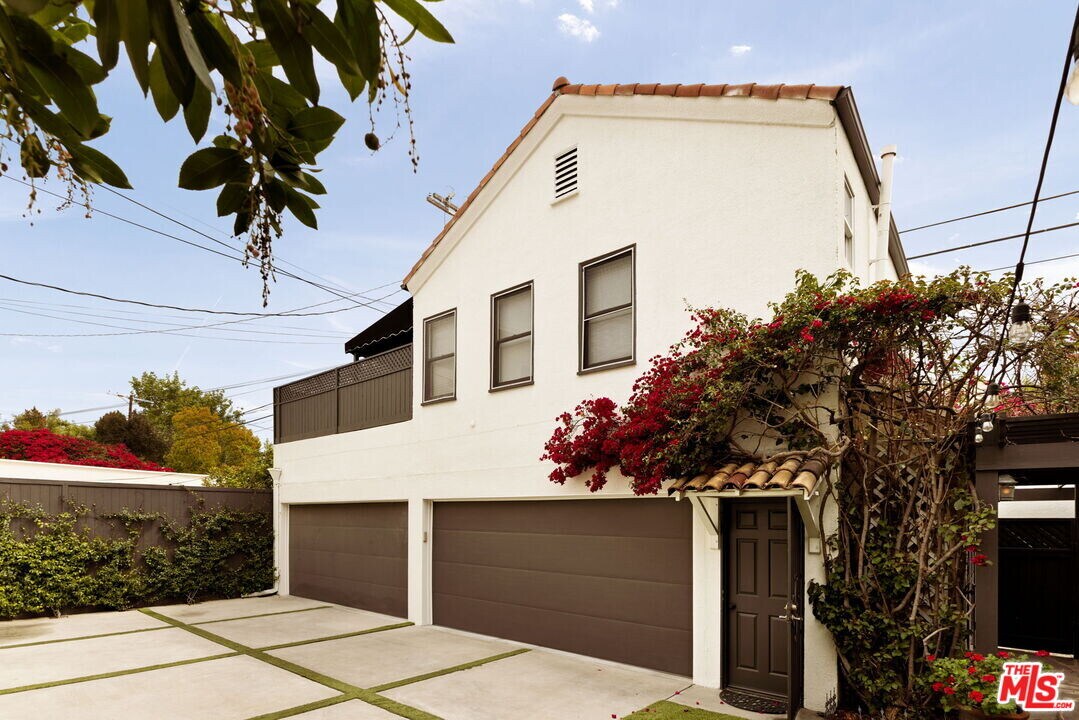 144 S Orange Dr in Los Angeles, CA - Building Photo