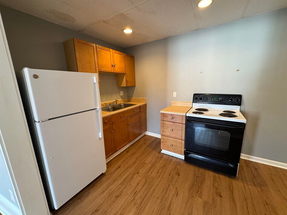 10-12 Vernon St in Keene, NH - Building Photo