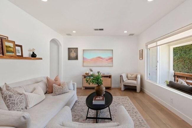 property at 34 Lorinda Pl