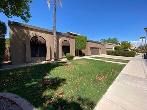 1118 W Newport Beach Dr in Gilbert, AZ - Building Photo - Building Photo