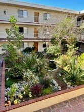 2425 Purdue Ave, Unit 206 in Los Angeles, CA - Building Photo - Building Photo