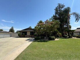 616 Marylhurst St in Bakersfield, CA - Building Photo