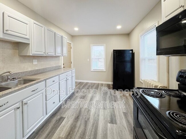 property at 2205 W 4th St