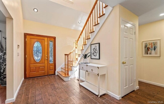 42 Titus Rd in Glen Cove, NY - Building Photo - Building Photo