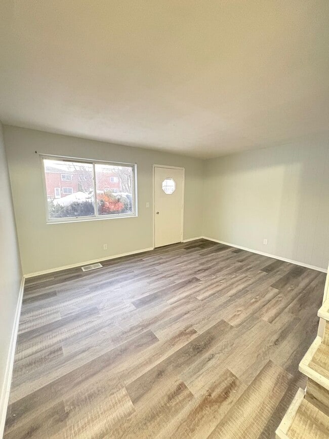 5974 Glenway Dr in Brook Park, OH - Building Photo - Building Photo