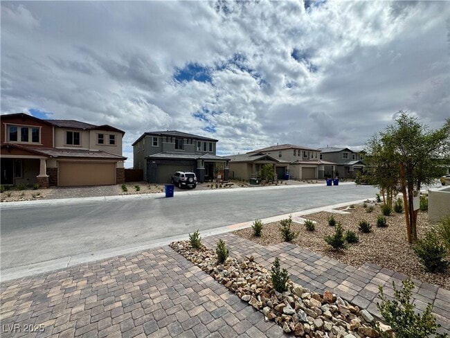 639 La Vis Acrs Ln in Las Vegas, NV - Building Photo - Building Photo