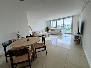 1000 West Ave, Unit 330 in Miami Beach, FL - Building Photo - Building Photo