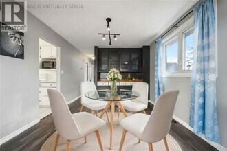 204 Mitton St S in Sarnia, ON - Foto de edificio - Building Photo