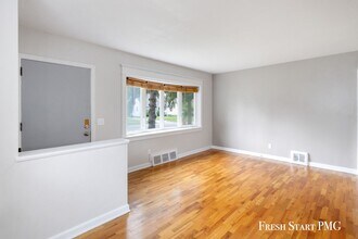 820 E Greenlawn Ave in Lansing, MI - Building Photo - Building Photo