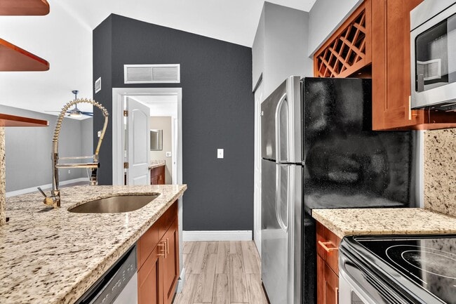 2803 N Oakland Forest Dr in Oakland Park, FL - Building Photo - Building Photo