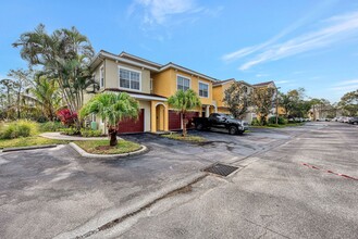 5600 Bentgrass Dr, Unit Bentgrass Beauty in Sarasota, FL - Building Photo - Building Photo