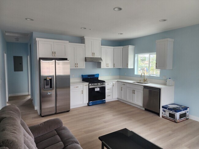 15302 Leahy Ave in Bellflower, CA - Building Photo - Building Photo