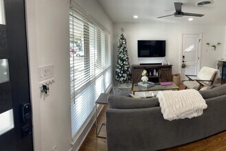 2310 Hialeah Dr in Houston, TX - Building Photo - Building Photo