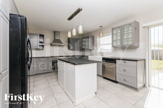 235 Cranbrook Dr in Kissimmee, FL - Foto de edificio - Building Photo