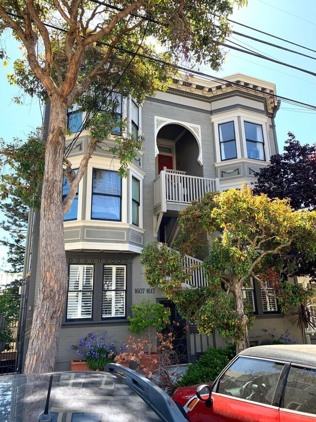 property at 1613 Noe St