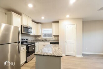 10405 Sweetwater Creek Dr in Cleveland, TX - Building Photo - Building Photo