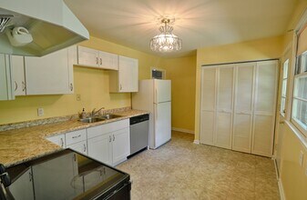 406 Hickory Dr in Chapel Hill, NC - Building Photo - Building Photo