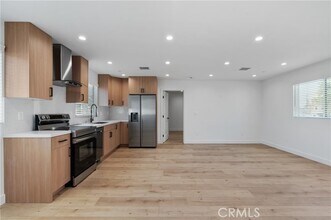 11142 Woodley Ave in Los Angeles, CA - Building Photo - Building Photo