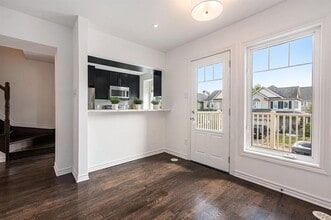 2427 Nutgrove Av in Ottawa, ON - Building Photo - Building Photo