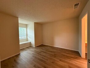 17820 Windflower Way in Dallas, TX - Building Photo - Building Photo