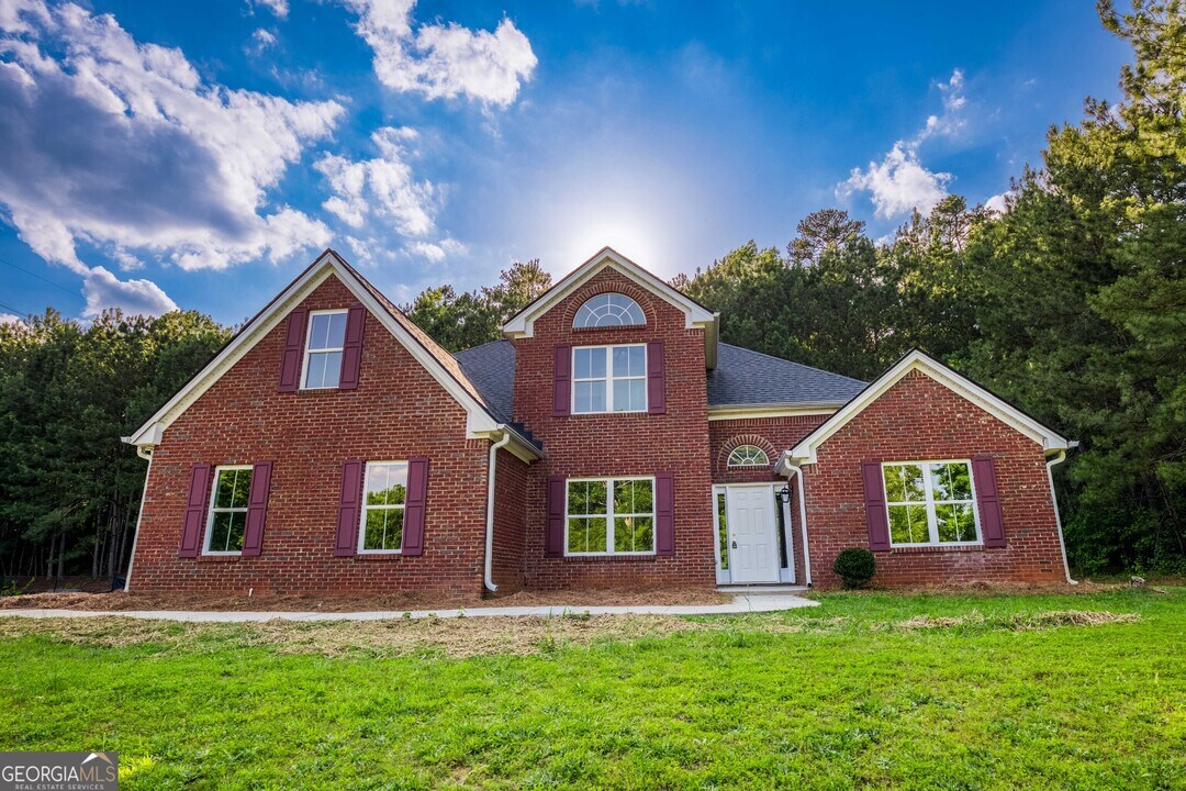 4085 Fawn Valley Dr in Loganville, GA - Building Photo