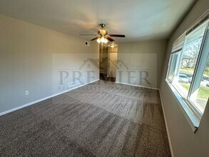 9314 Reeder Dr in Overland Park, KS - Building Photo - Building Photo