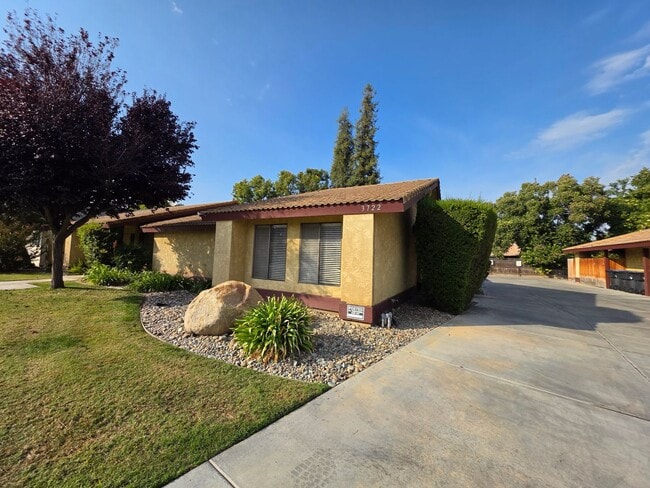 3722 W Hillsdale Ave