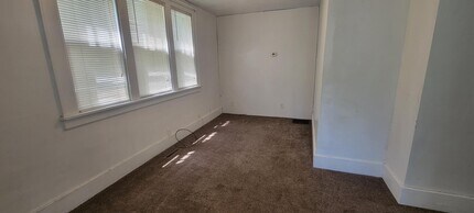 706 E Lewis St in Vermillion, SD - Building Photo - Building Photo