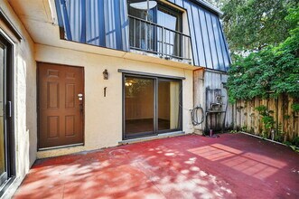 2494 Waterside Dr in Lake Worth Beach, FL - Building Photo - Building Photo