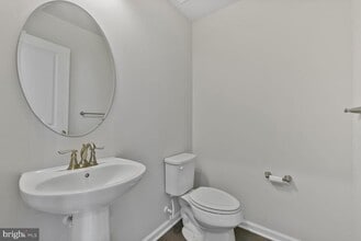 22186 McCormick Terrace in Ashburn, VA - Foto de edificio - Building Photo