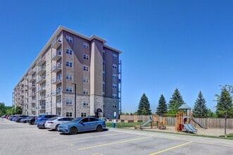 Harris Place in Brantford, ON - Building Photo - Building Photo