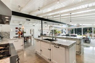 270 Island Dr in Key Biscayne, FL - Building Photo