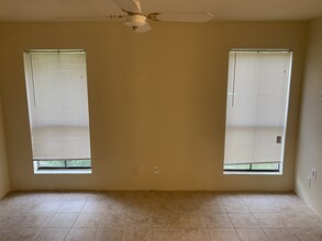 7200 T C Jester Blvd in Houston, TX - Foto de edificio - Building Photo