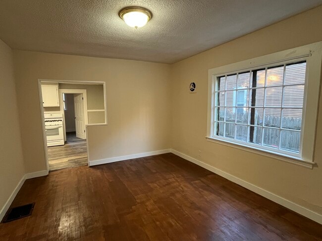 749 Alpine Ave NW in Grand Rapids, MI - Building Photo - Building Photo