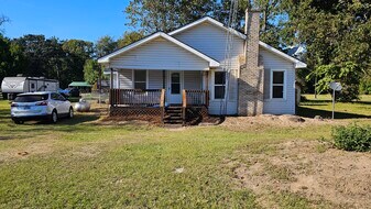 5051 State Hwy 135 N in Jacksonville, TX - Building Photo