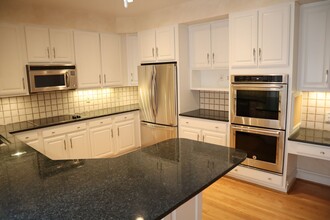 9708 Whitley Park Pl in Bethesda, MD - Foto de edificio - Building Photo