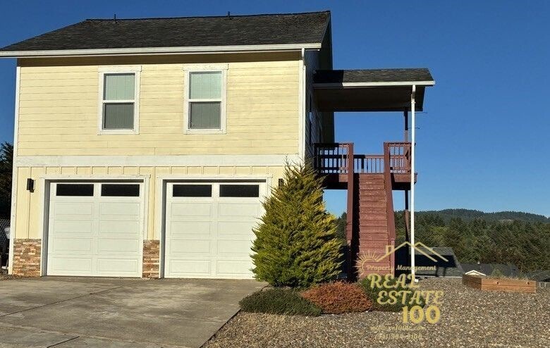 4530 NE Union Loop in Lincoln City, OR - Building Photo