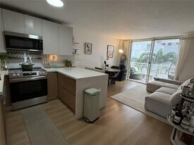 1666 West Ave, Unit 305 in Miami Beach, FL - Building Photo