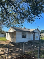 1226 Oaklawn St in Bellmead, TX - Building Photo