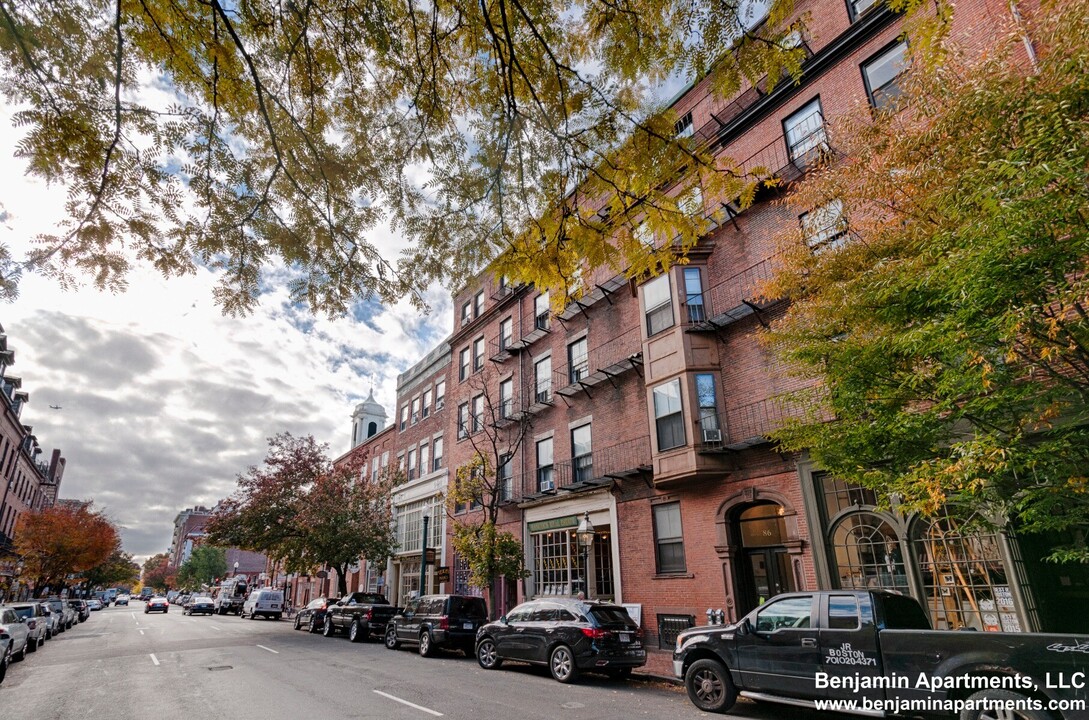 86 Charles St, Unit 2 in Boston, MA - Foto de edificio