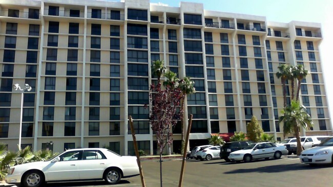 3930 S University Center Dr in Las Vegas, NV - Building Photo - Building Photo