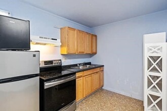 220 W Davis St in Kerrville, TX - Foto de edificio - Building Photo