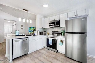 2623 Lagoon Knl in Panama City, FL - Building Photo